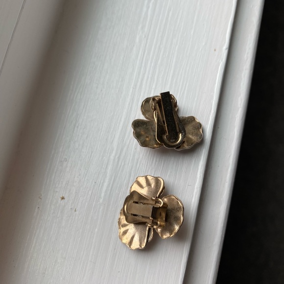 Vintage Violet Clip On Earrings 1950’s - Picture 4 of 6